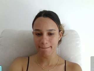 kelayabrunette