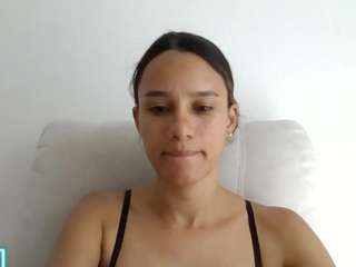 kelayabrunette