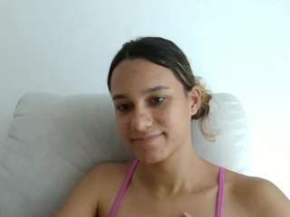 kelayabrunette