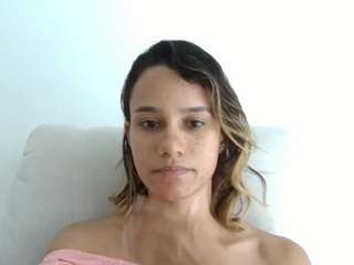 kelayabrunette