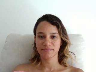 kelayabrunette