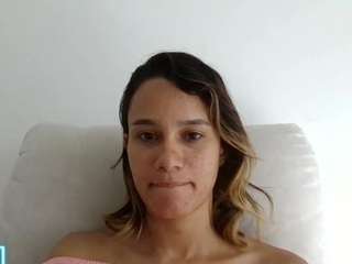 kelayabrunette