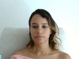 kelayabrunette