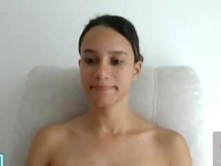 kelayabrunette