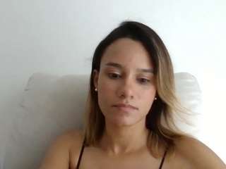 kelayabrunette