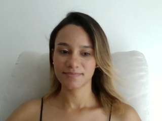 kelayabrunette