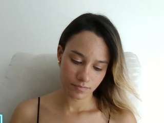 kelayabrunette