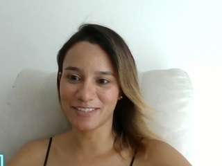 kelayabrunette