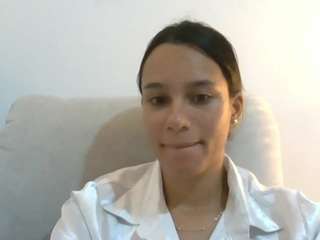 kelayabrunette