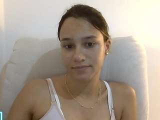 kelayabrunette