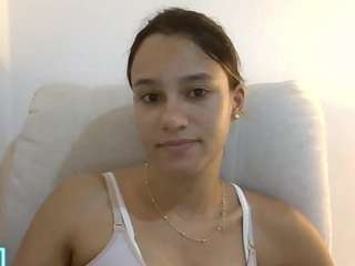 kelayabrunette