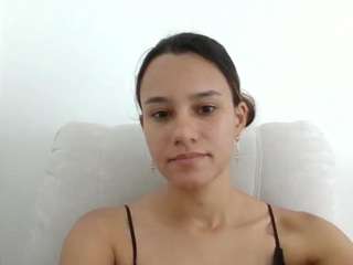 kelayabrunette