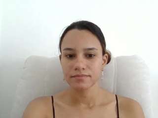 kelayabrunette