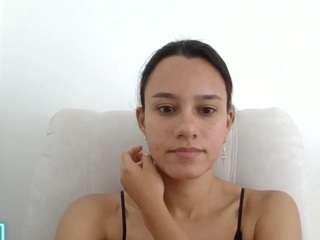 kelayabrunette