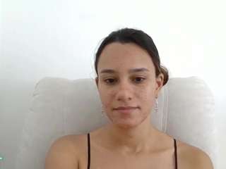 kelayabrunette