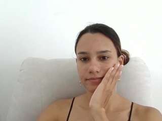 kelayabrunette