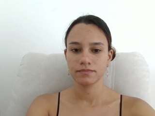 kelayabrunette