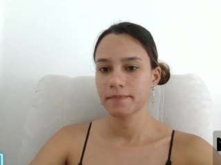 kelayabrunette