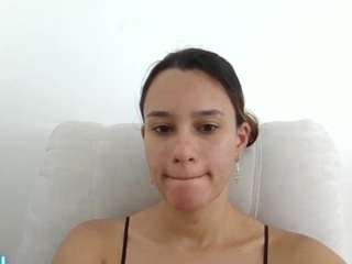 kelayabrunette
