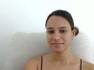 kelayabrunette