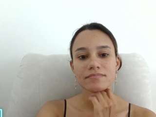 kelayabrunette