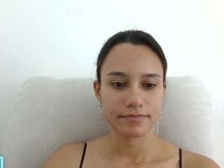 kelayabrunette