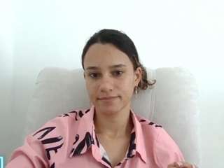 kelayabrunette