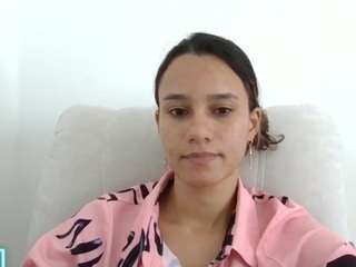 kelayabrunette