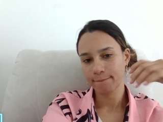 kelayabrunette