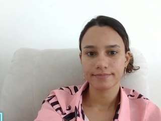 kelayabrunette
