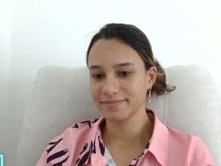 kelayabrunette