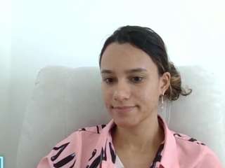 kelayabrunette