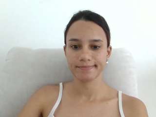 kelayabrunette