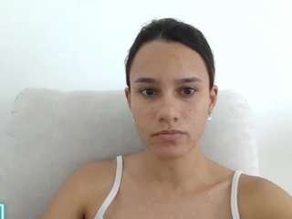 kelayabrunette