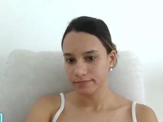 kelayabrunette