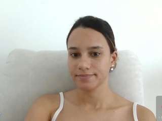 kelayabrunette