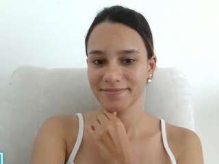 kelayabrunette
