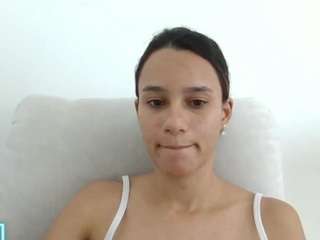 kelayabrunette