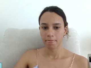 kelayabrunette