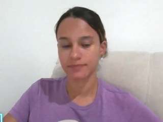 kelayabrunette