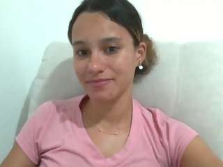 kelayabrunette