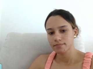kelayabrunette