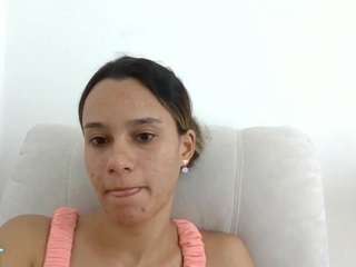kelayabrunette