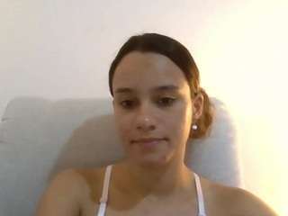 kelayabrunette