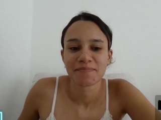 kelayabrunette