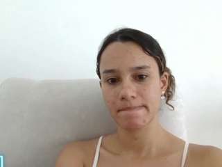 kelayabrunette
