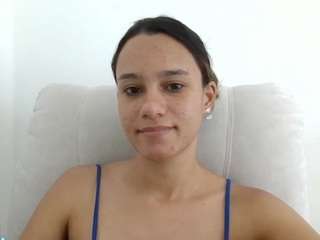 kelayabrunette