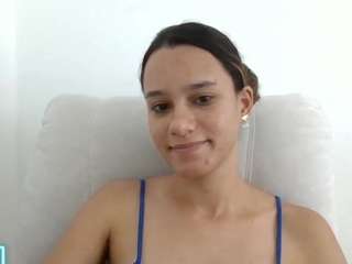 kelayabrunette