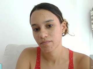 kelayabrunette
