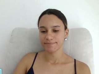 kelayabrunette